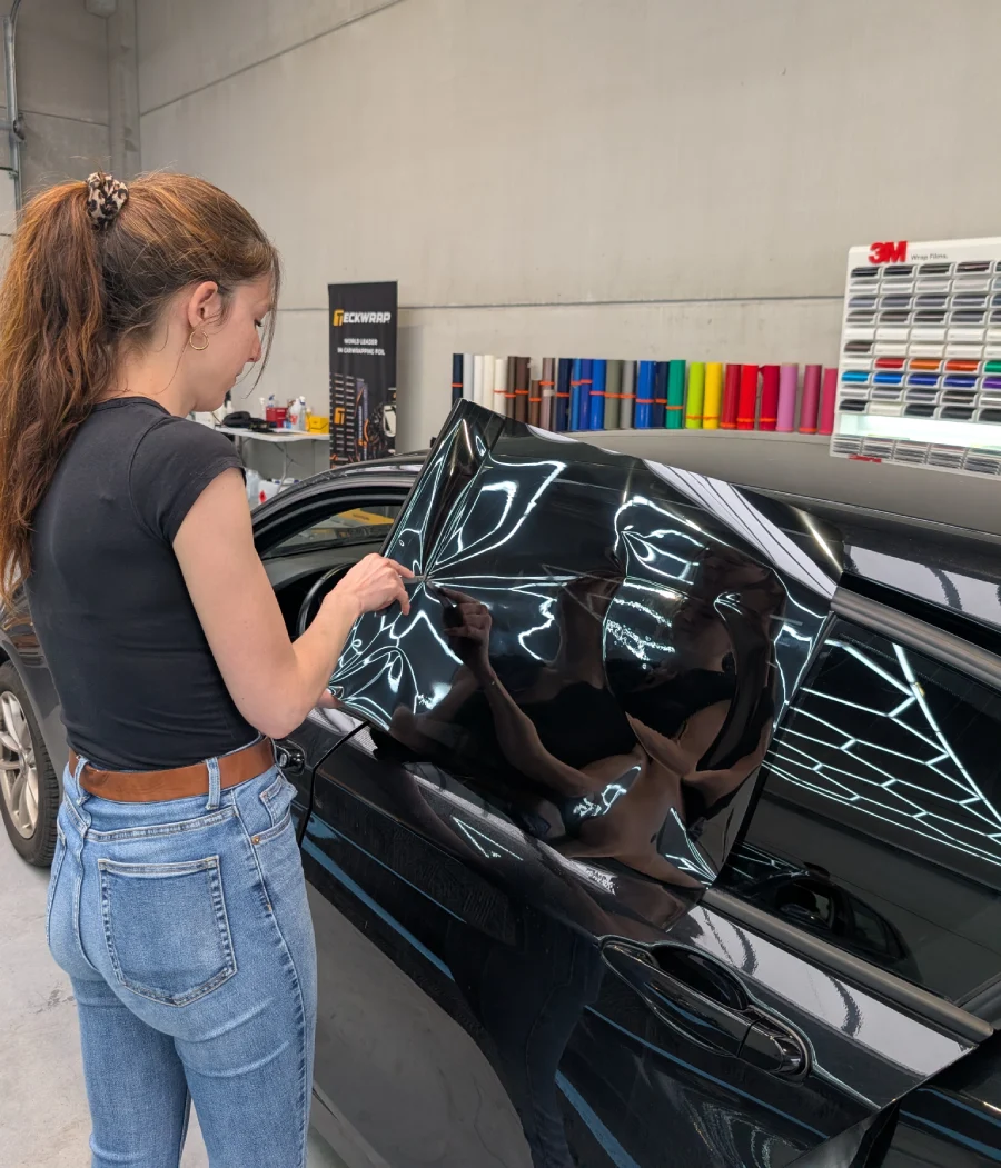 Formation à la pose de vitres teintées en atelier