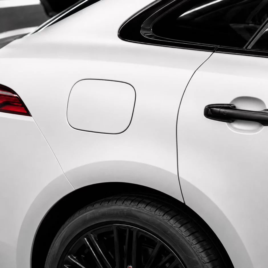 jaguar-f-pace-zoom-avery-aw1690001